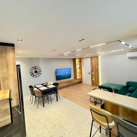 Soinn'S Apartament Tiranë Luaran gambar