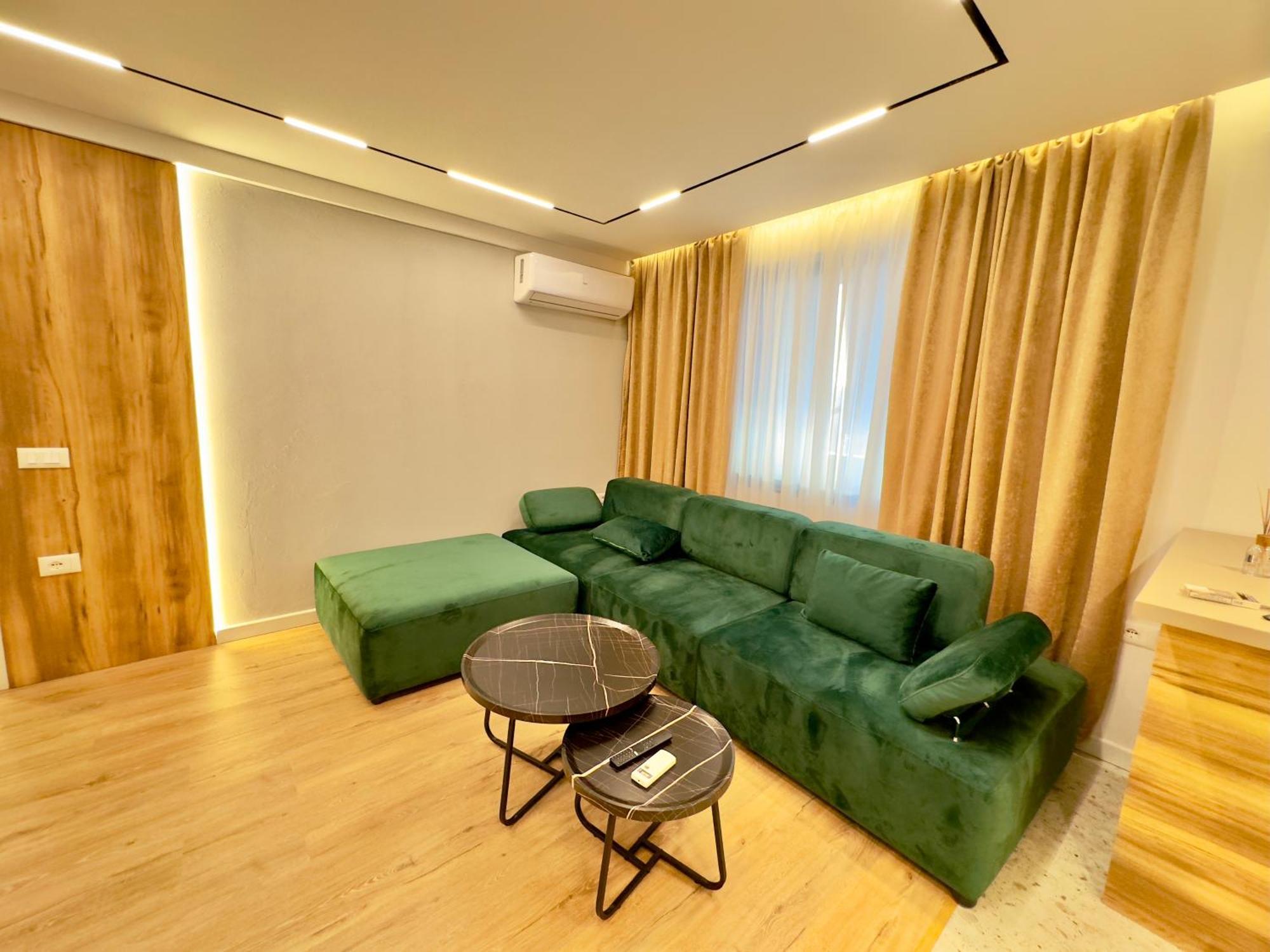 Soinn'S Apartament Tiranë Luaran gambar