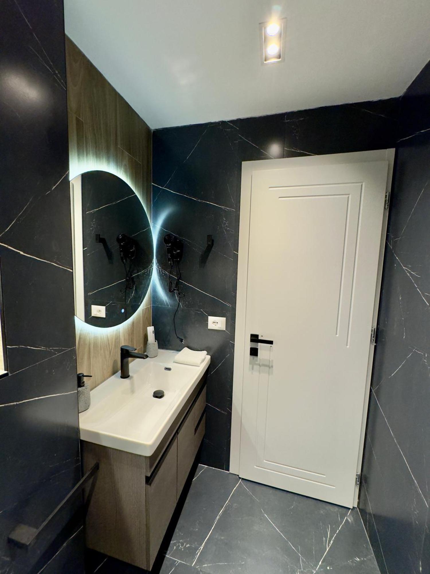 Soinn'S Apartament Tiranë Luaran gambar